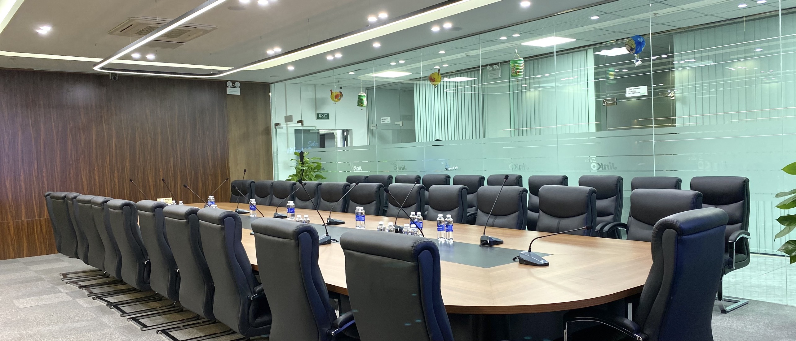 Thi công thiết kế nội thất văn phòng khu công nghiệp
